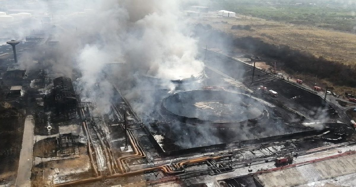 Incendio bajo control en Base de Supertanqueros de Matanzas © Cubadebate / Facebook