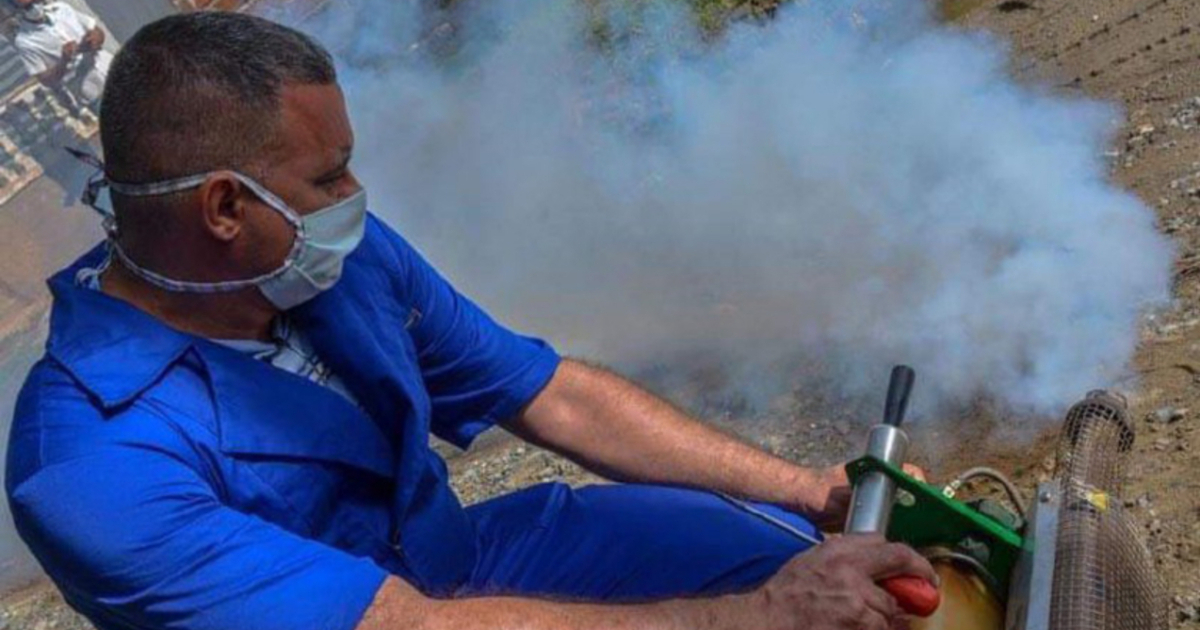 Fumigador cubano © Agencia Cubana de Noticias