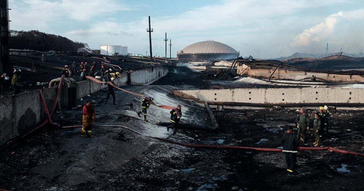 Incendio en la Base de Supertanqueros de Matanzas © Girón