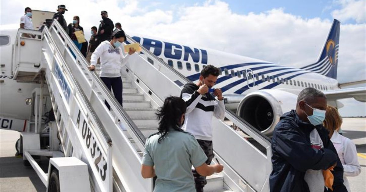 Migrantes deportados a Cuba © Prensa Latina