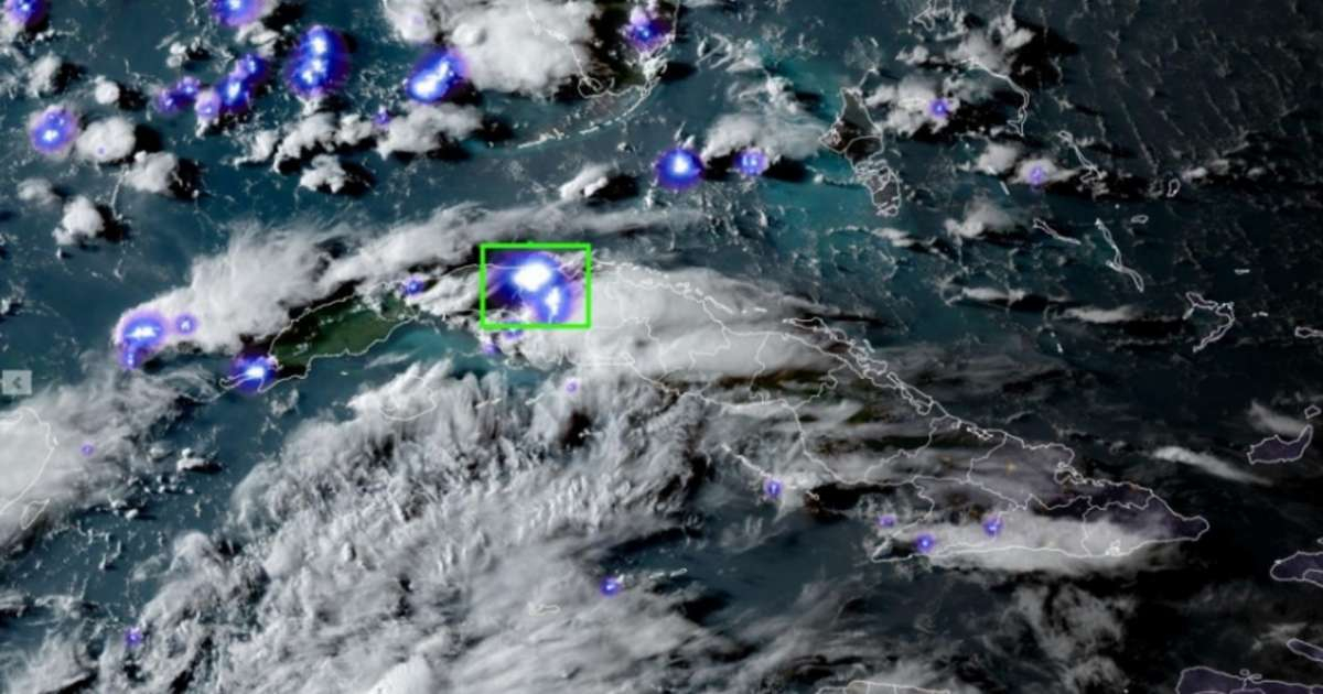 Imagen del satélite muestra la tormenta eléctrica el día del incendio en Matanzas © NOAA