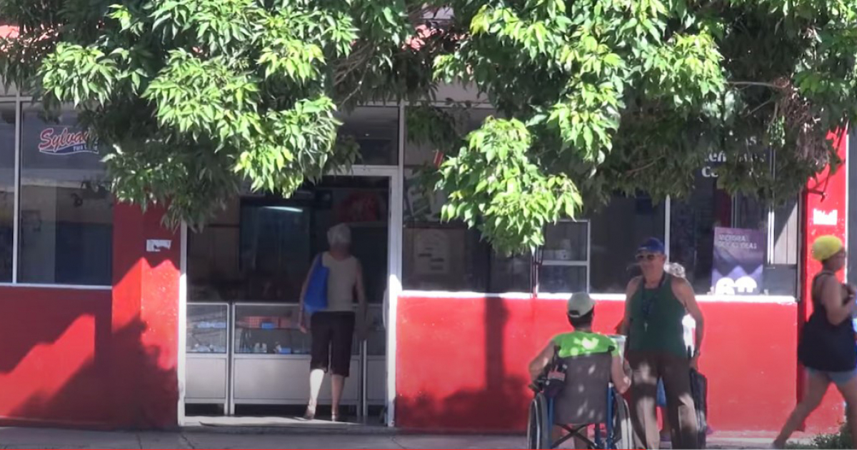 Cafetería Sylvain del Mónaco © Captura de video YouTube / Cartas Desde Cuba