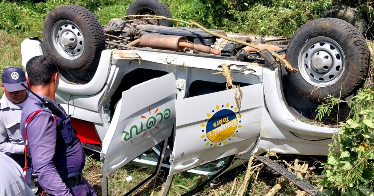 Todoterreno tras el accidente en Autopista Nacional © Facebook / José Ignacio Fernández Zamora