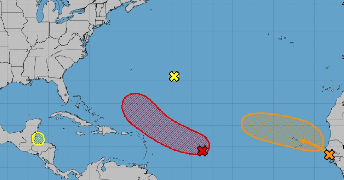 Sistemas de bajas presiones vigilados ante posible desarrollo ciclónico © Facebook / NOAA NWS National Hurricane Center