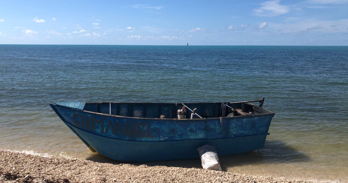 Embarcación usada por 24 balseros cubanos © Twitter / @USBPChiefMIP