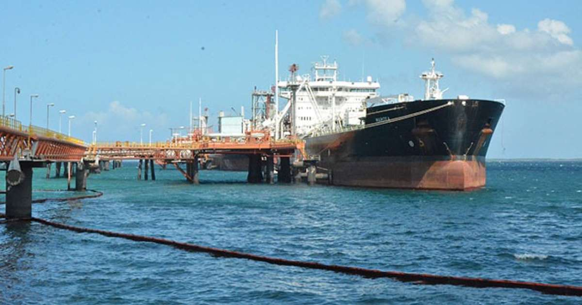 Supertanquero ruso descarga en puerto de Matanzas (imagen de referencia) © ACN 