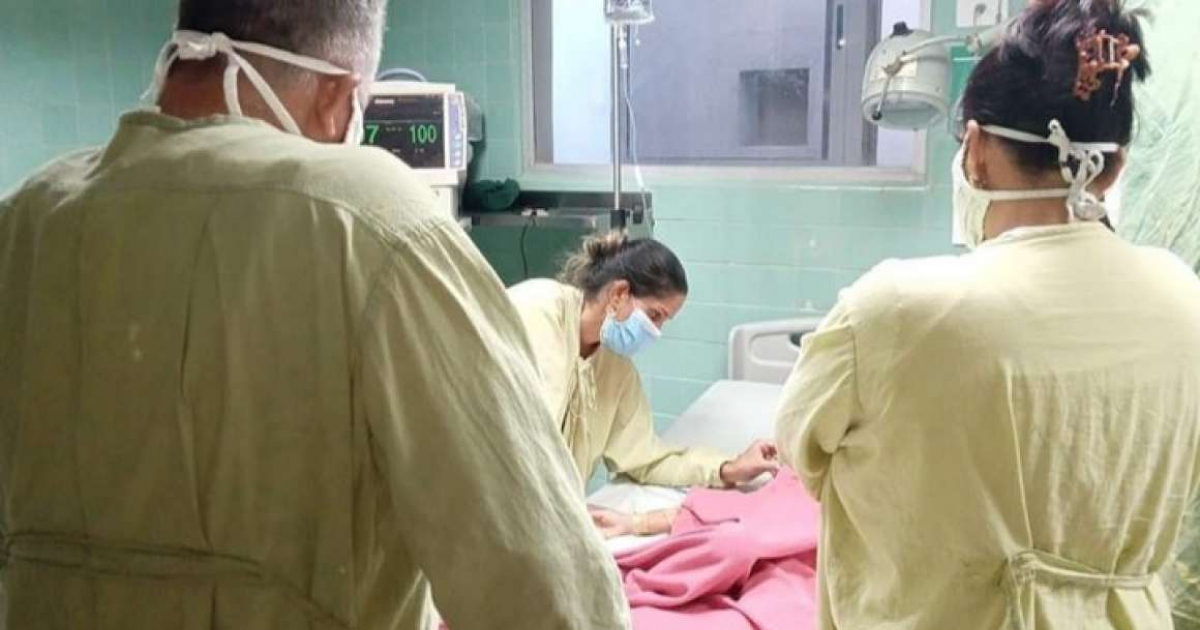 Médicos atienden a paciente lesionado en accidente en Pinar del Río © Dirección Provincial de Salud Pública