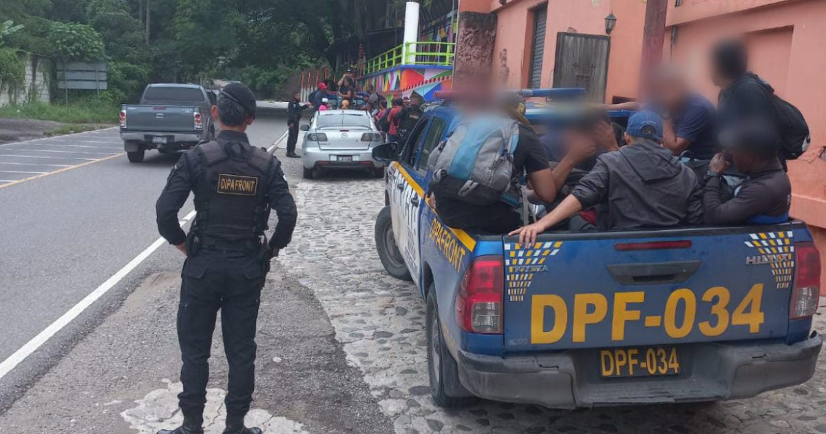 Migrantes detenidos por la policía guatemalteca © Twitter / PNC de Guatemala