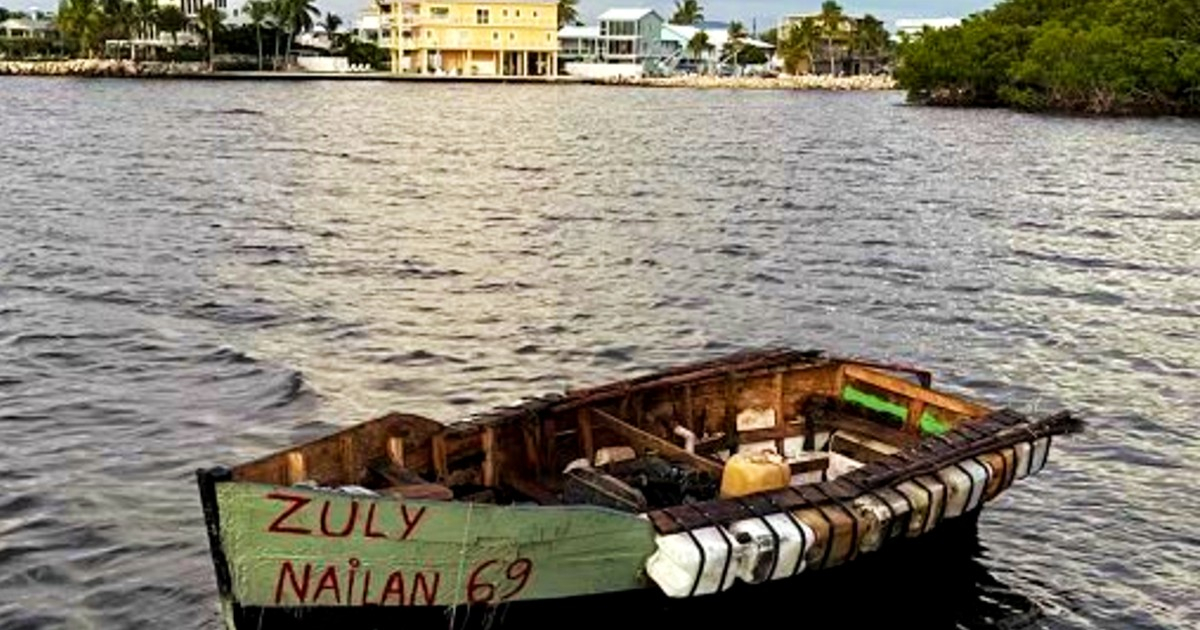 Embarcación precaria cubana llegada este fin de semana a Cayos de Florida © Twitter / @USBPChiefMIP