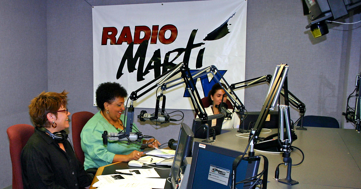 Transmisión de programa radial en Radio TV Martí © OCB/USAGM