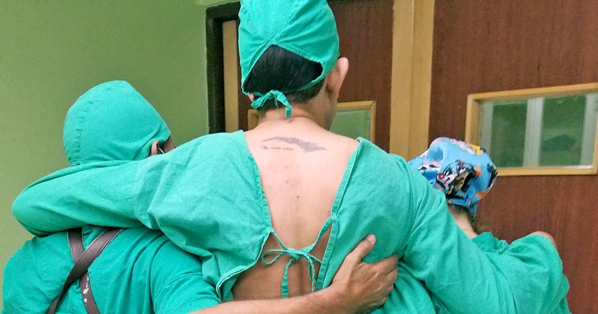 Ulises Toirac durante un tratamiento médico en La Habana en 2020 © Facebook/Ulises Toirac