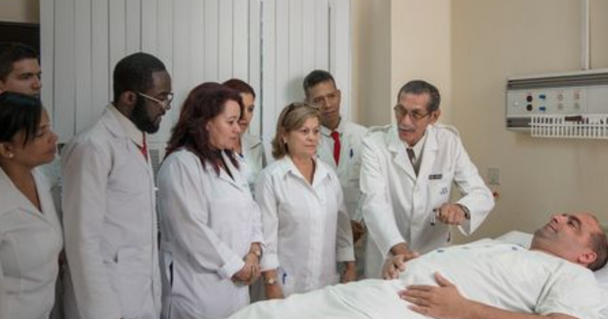 Médicos en una clase © Facebook / Comercializadora de Servicios Médicos Cubanos (CSMC)