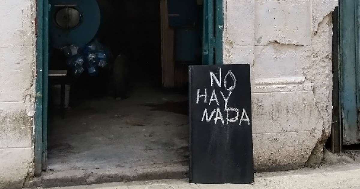 Cartel en la puerta de un establecimiento estatal © CiberCuba