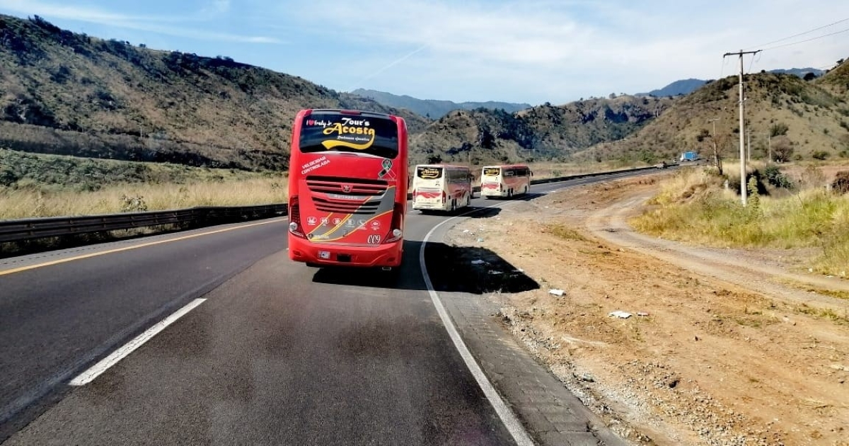 Los cubanos viajaban en autobuses “Tours Acosta” (imagen de referencia) © Facebook/Tour's Acosta - Comalcalco