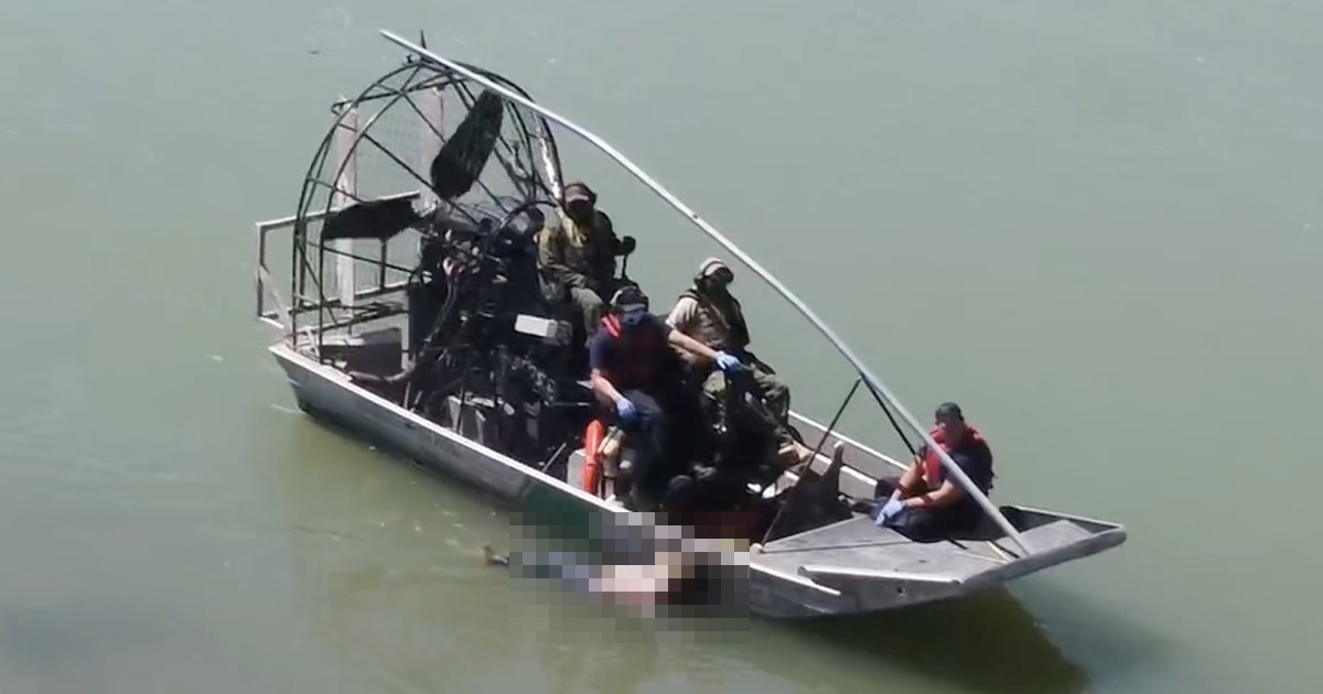 Rescatan cuerpo de migrante en el Río Bravo © Captura / Twitter @TCoop1800