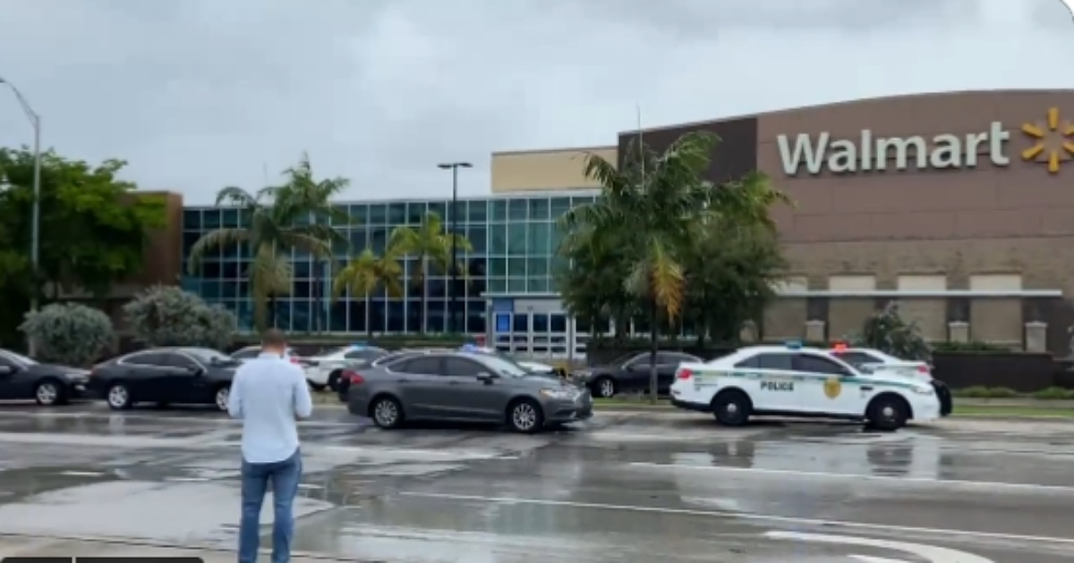 Un herido tras tiroteo en un Walmart de Miami. © Captura Twitter/Ryan Nelson