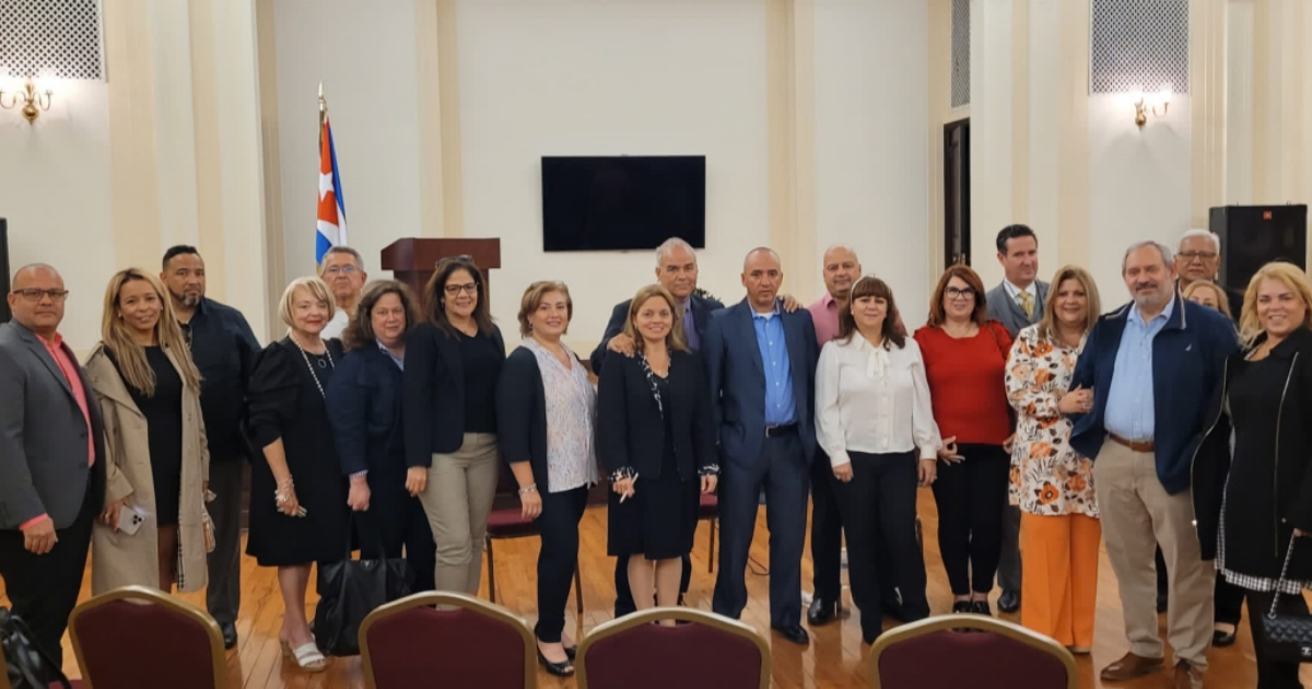 Representantes de agencias de viaje y charteadoras de EE.UU. tras encuentro con gobierno cubano © Twitter / Ernesto Soberón