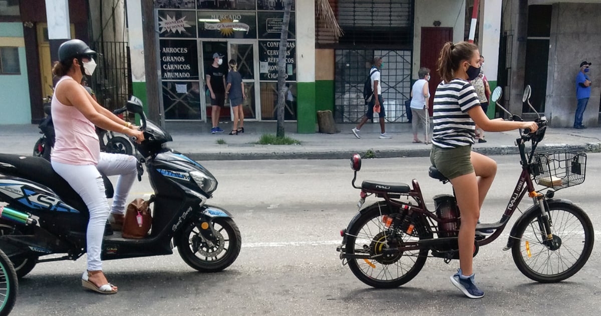 Motos eléctricas en La Habana © CiberCuba