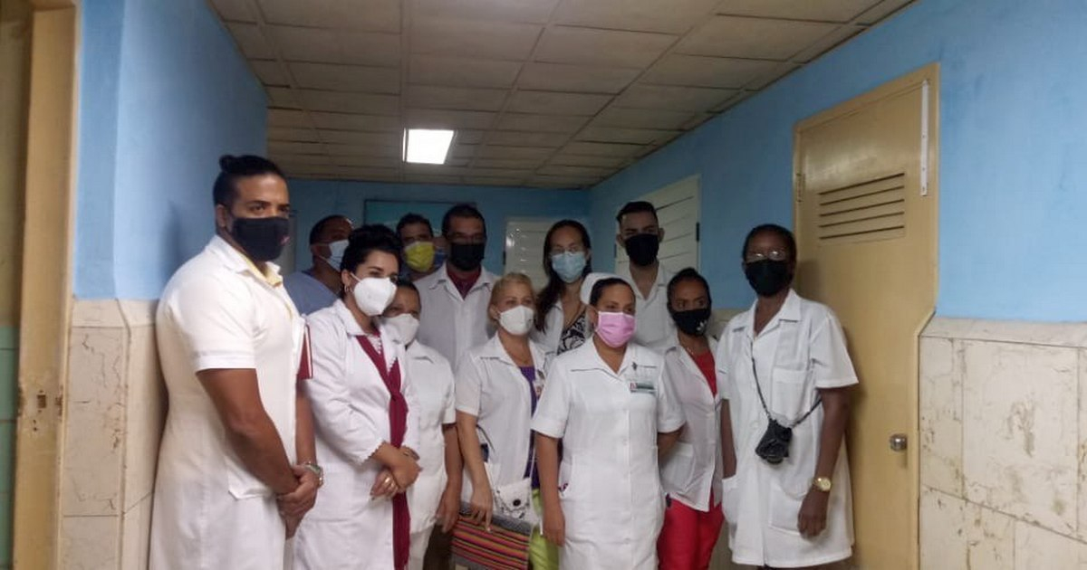 Equipo médico de la Unidad de Intervención en Crisis (UIC) del Hospital Clínico Quirúrgico Juan Bruno Zayas, de Santiago de Cuba. © ACN