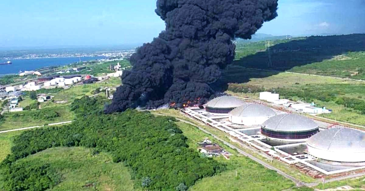 Incendio en Base de Supertanqueros de Matanzas © Twitter / Cubadebate
