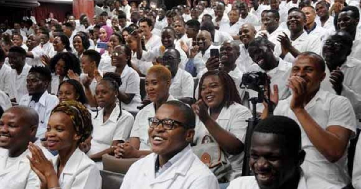 Estudiantes sudafricanos de medicina en Cuba © ACN