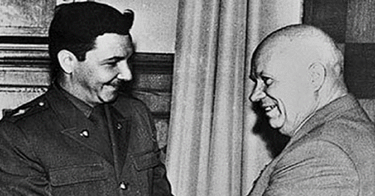Raúl Castro y Nikita Jruschov durante la reunión en Moscú, el el 18 de julio de 1960. © Archivo Estatal de la Federación Rusa (GARF).