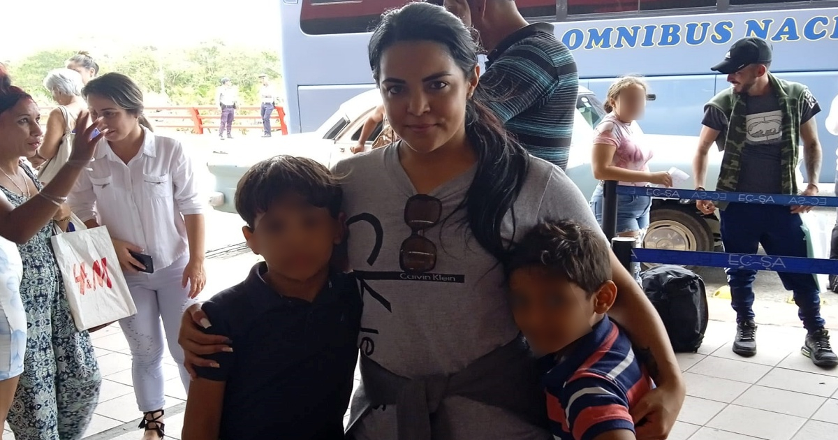 Doctora Noeima Rodríguez y sus dos hijos al salir de Cuba © Facebook / Noeima Rodríguez