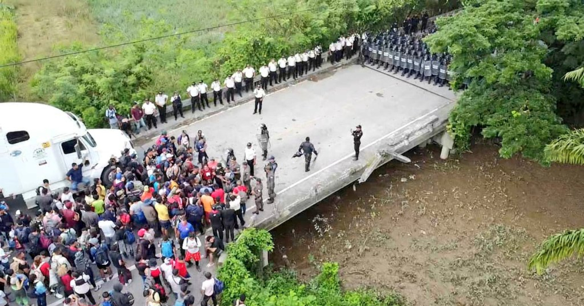 Policía de Guatemala detiene a 25 migrantes cubanos © Twitter/I@Ejercito_GT