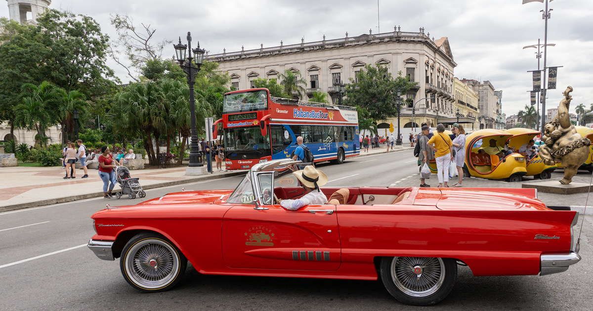 Autobús de turismo en La Habana (Imagen de referencia) © CiberCuba