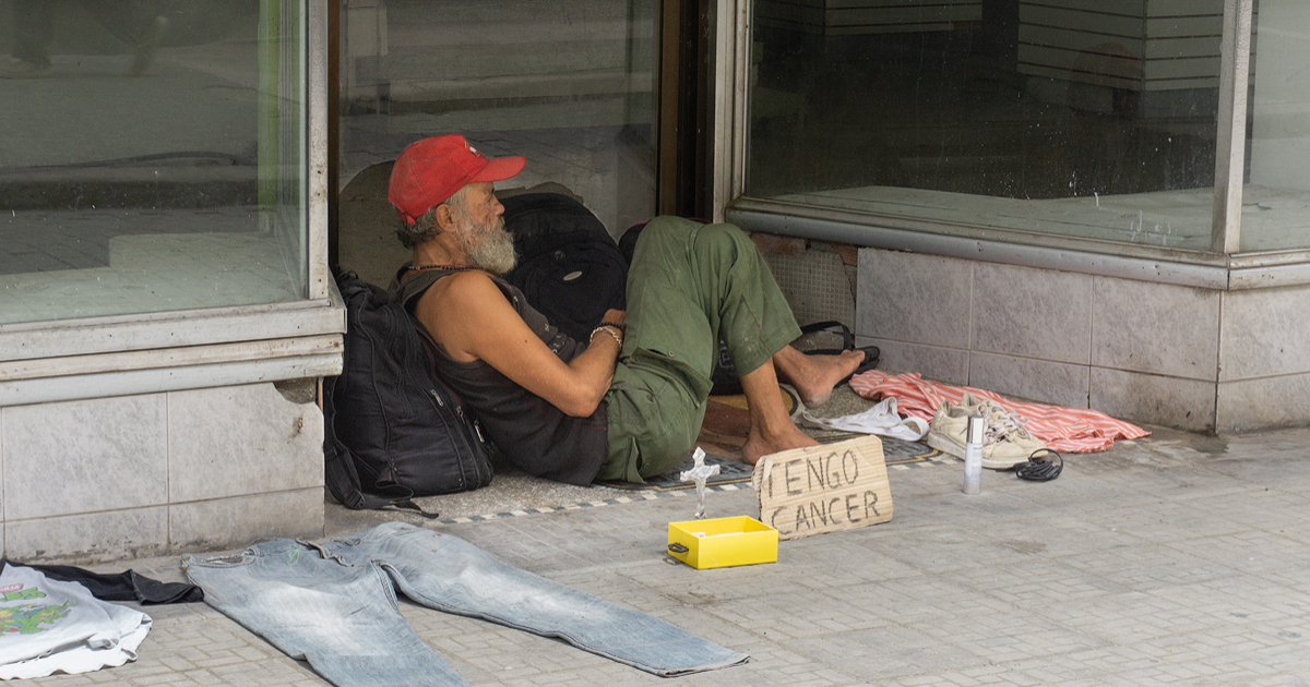 Hombre sin casa , Calle Obispo, La Habana (imagen de referencia) © CiberCuba
