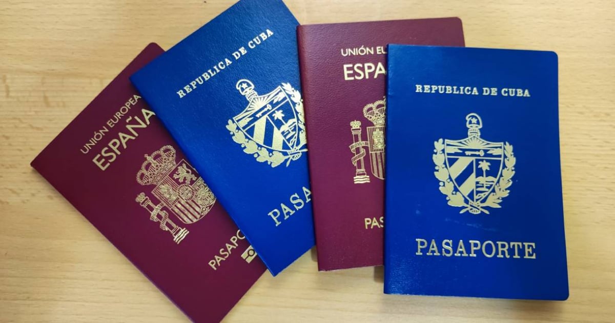 Pasaportes cubanos y españoles © CiberCuba