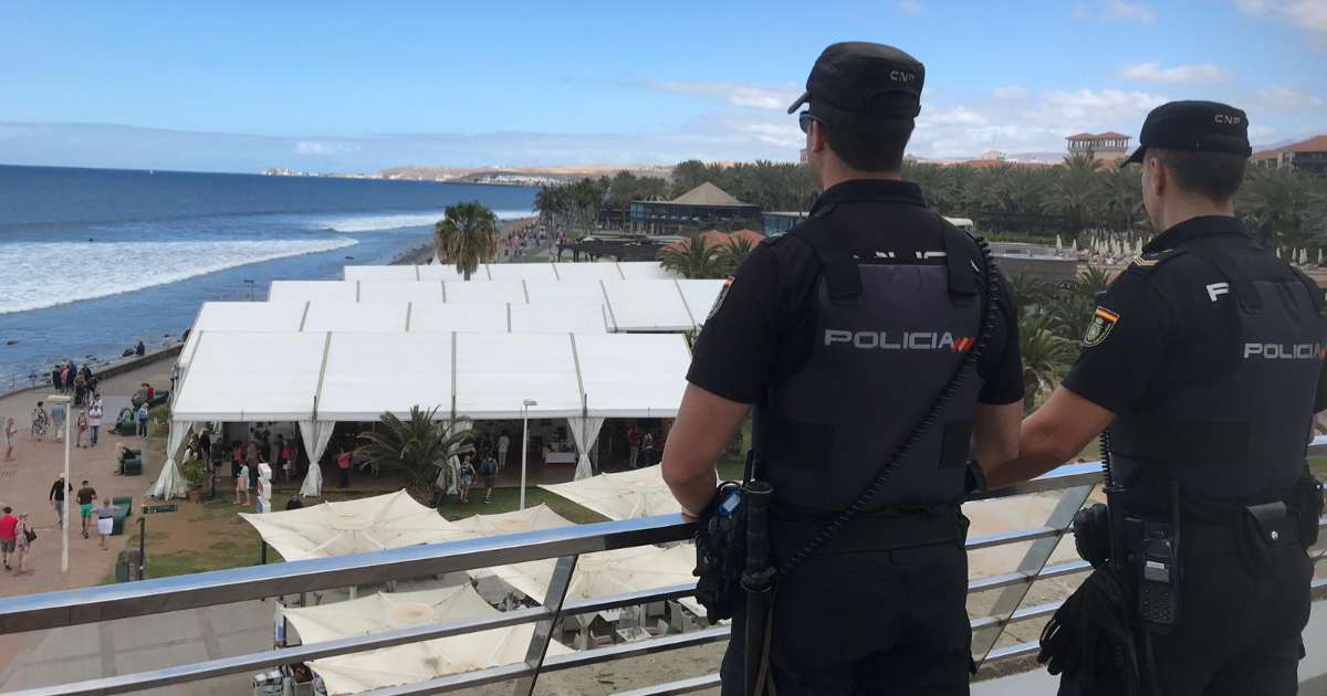  Policías nacionales de Canarias (imagen de referencia) © Twitter / Policía Nacional en Canarias
