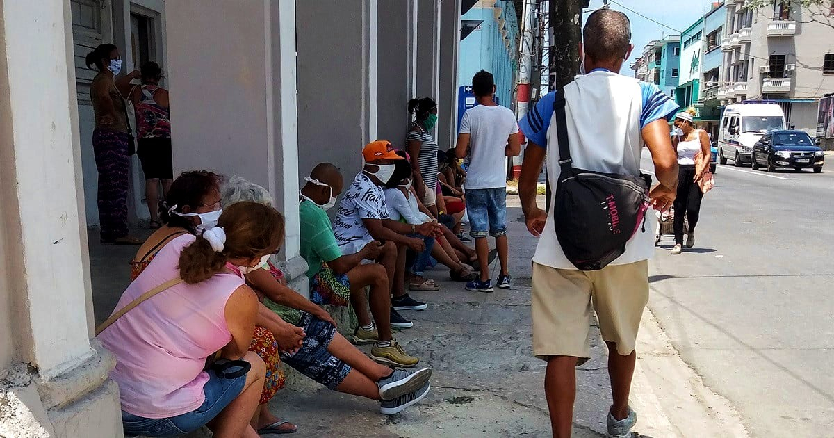 Cubanos haciendo cola (imagen de referencia) © CiberCuba