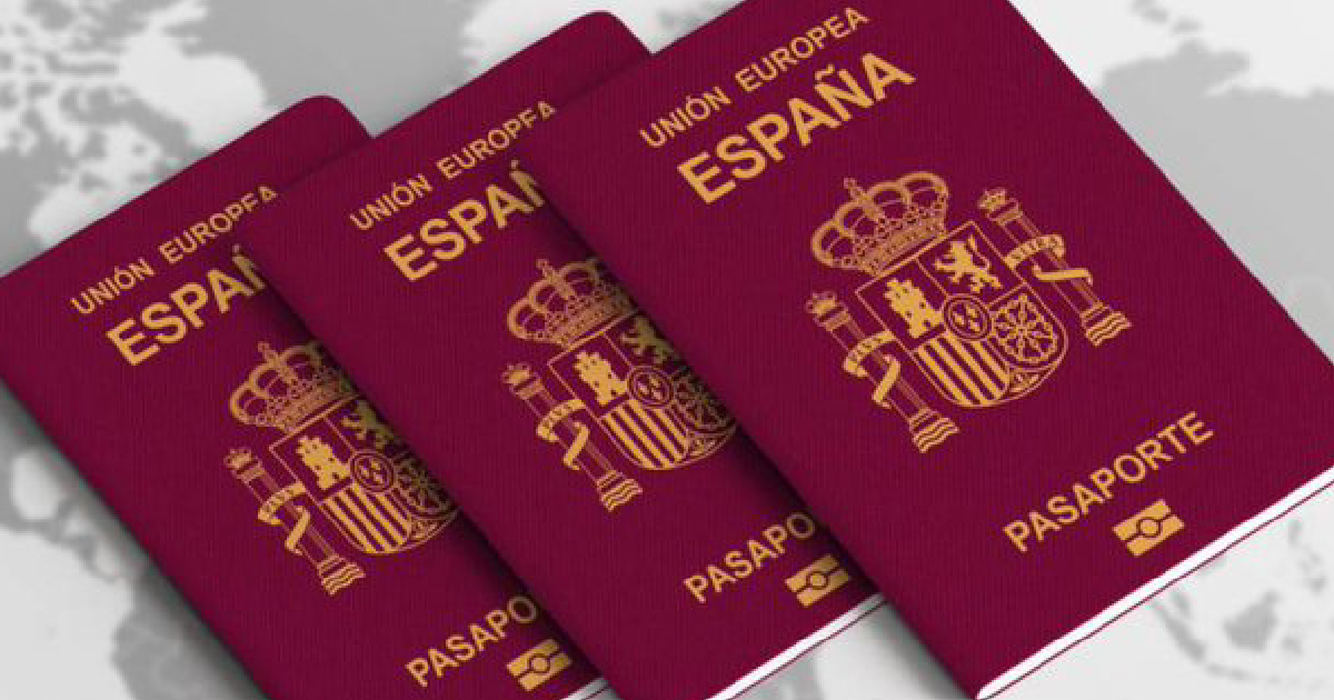 Pasaporte español © Twitter / Consulado de España en La Habana