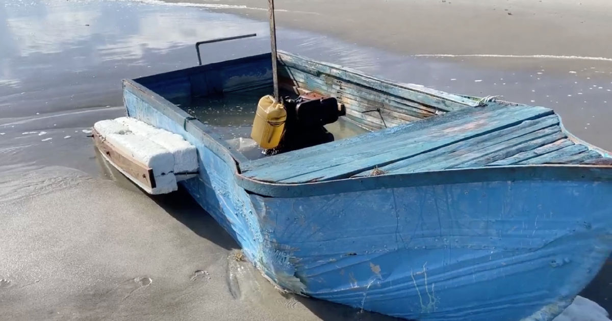 Embarcación aparentemente cubana © Florida Today / Captura de video