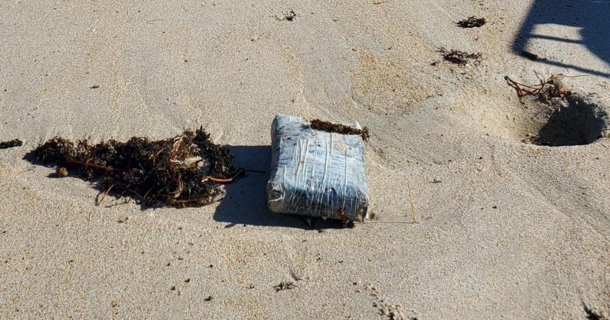 Paquete de cocaína recuperado en costas de Florida © Twitter / Walter N. Slosar
