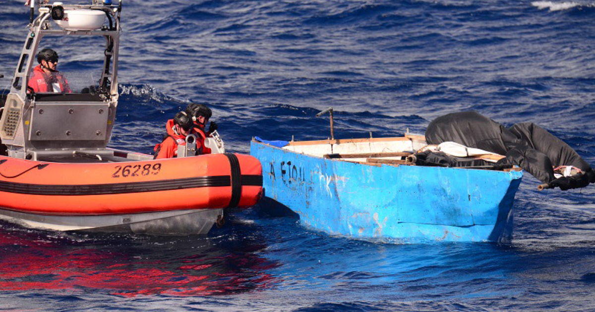 Embarcación interceptada por la Guardia Costera © Twitter / USCG