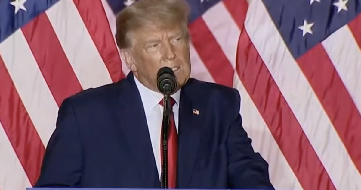 Donald Trump durante su discurso la noche del martes en Mar-a-Lago, Florida. © Twitter/Americano Media