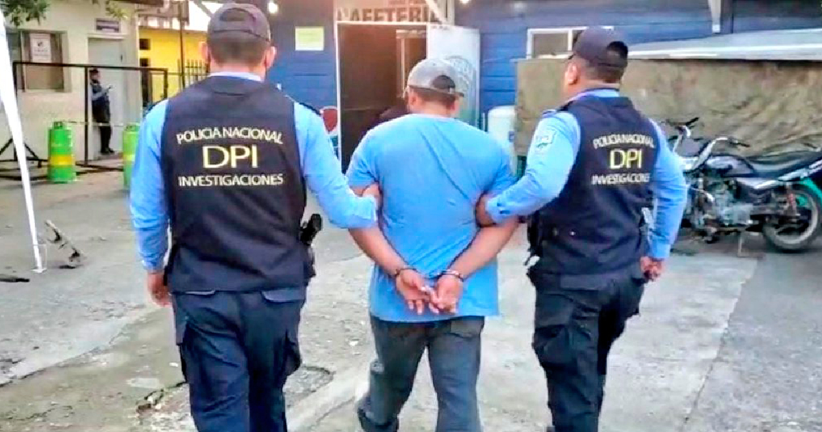 Policía de Honduras detenido © Twitter / Dra.Semma Julissa Villanueva B.