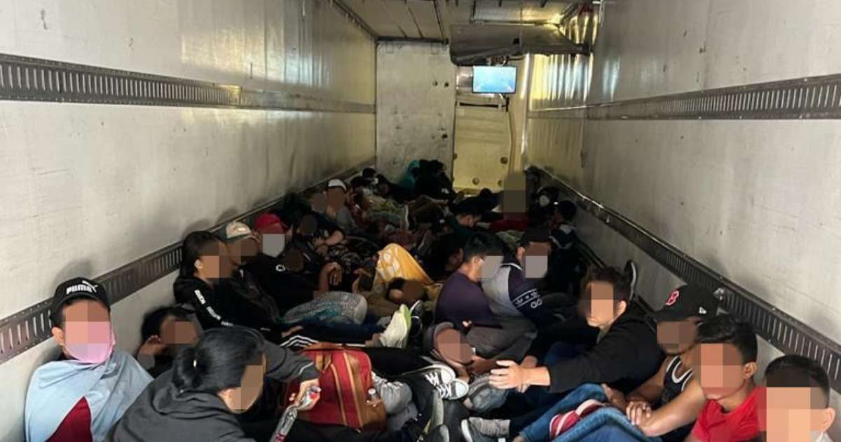 Migrantes cubanos hacinados en un camión en México (Imagen de referencia) © INM / Twitter