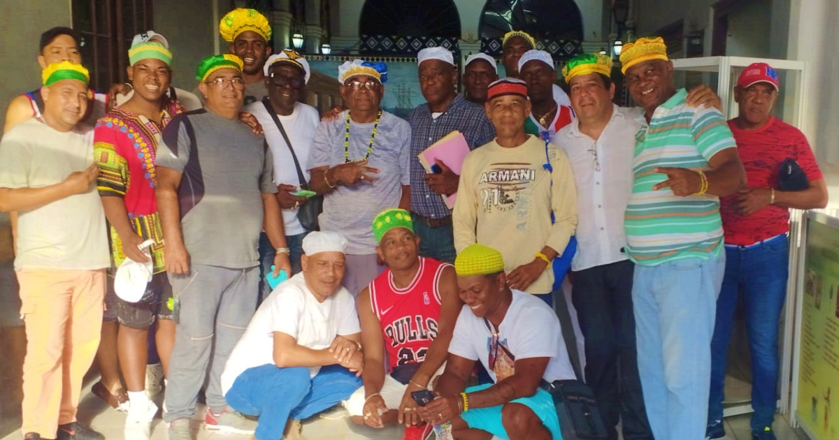 Junta directiva que participó en la ceremonia de preapertura de la Letra del Año © Facebook/Asociación Cultural Yoruba de Cuba
