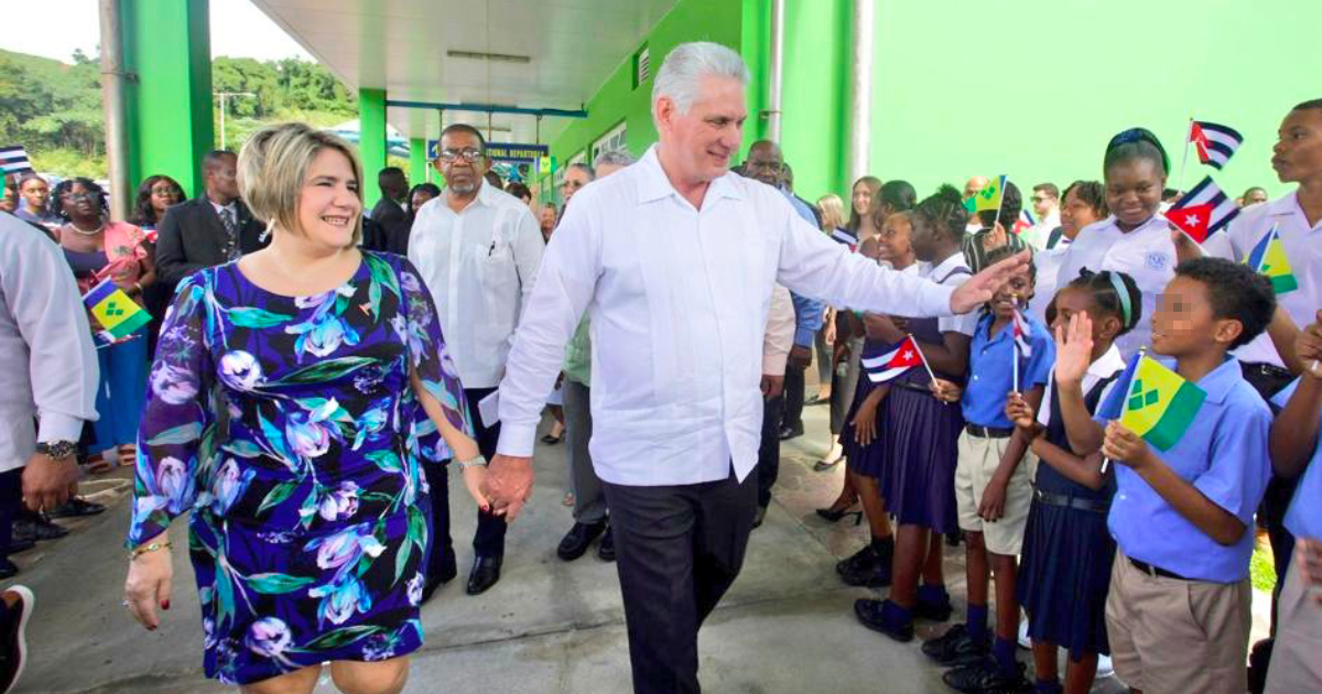 Lis Cuesta y Miguel Díaz-Canel en San Vicente y las Granadinas © Twitter / Presidencia Cuba 
