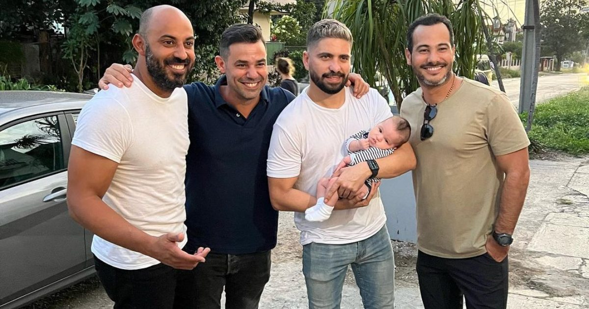 Dorian Carbonell, Carlos Luis González, Alejandro Cuervo junto a su hijo y Carlos Enrique Almirante © Instagram / Alejandro Cuervo