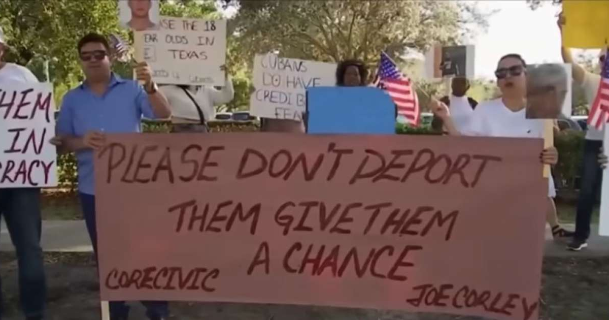 Protesta en Miami de familiares de cubanos detenidos por ICE (Imagen referencial) © Captura de video de YouTube de Telemundo 51 Miami