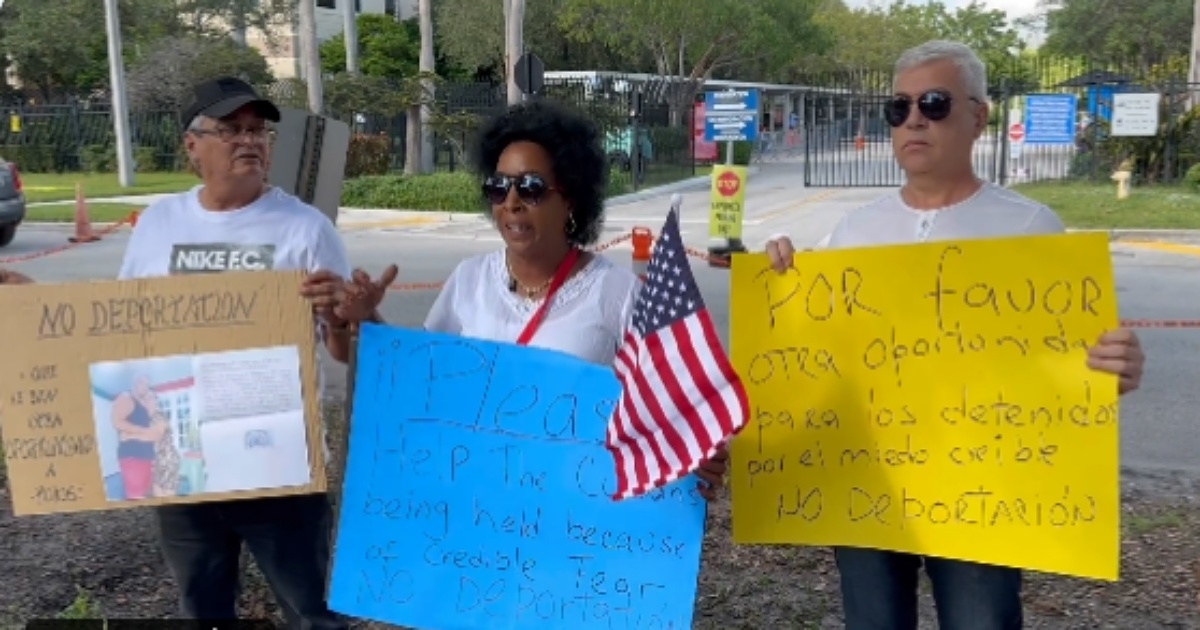 Cubanos piden ayuda para no deportación desde Estados Unidos © Captura Twitter/Mario J. Pentón
