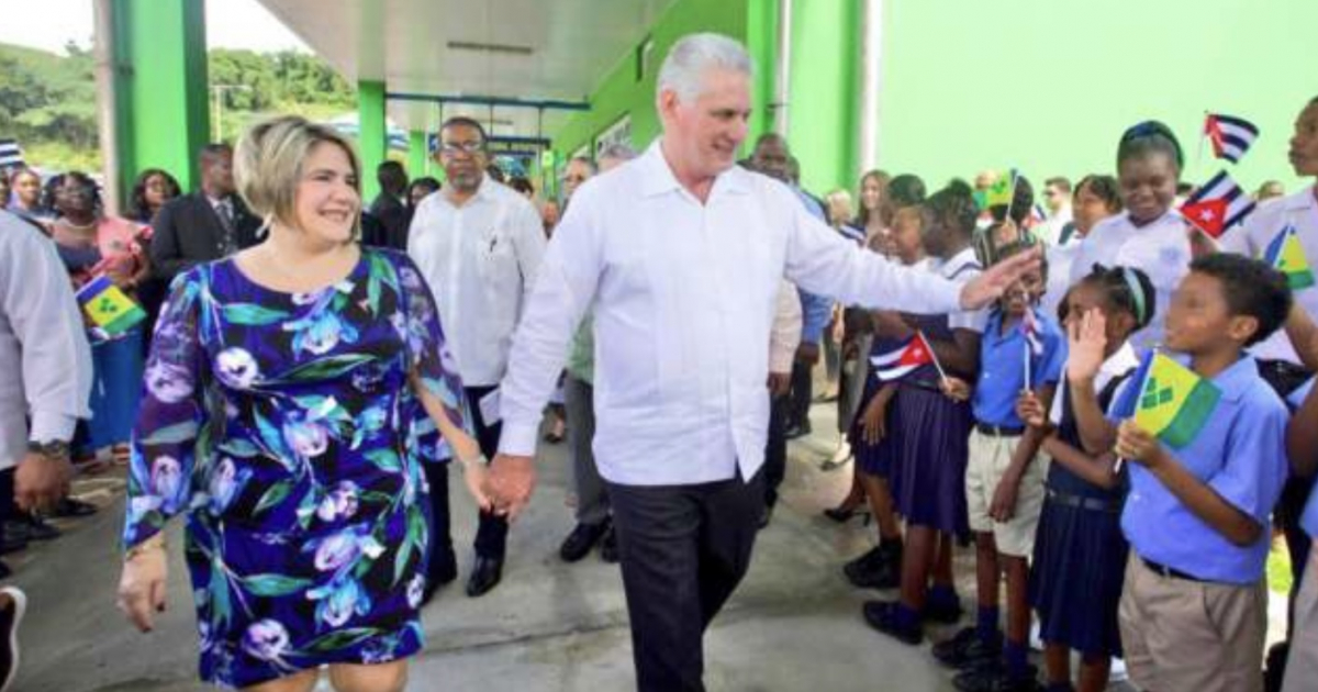 Lis Cuesta y Miguel Díaz-Canel en San Vicente y las Granadinas © Twitter / Presidencia Cuba