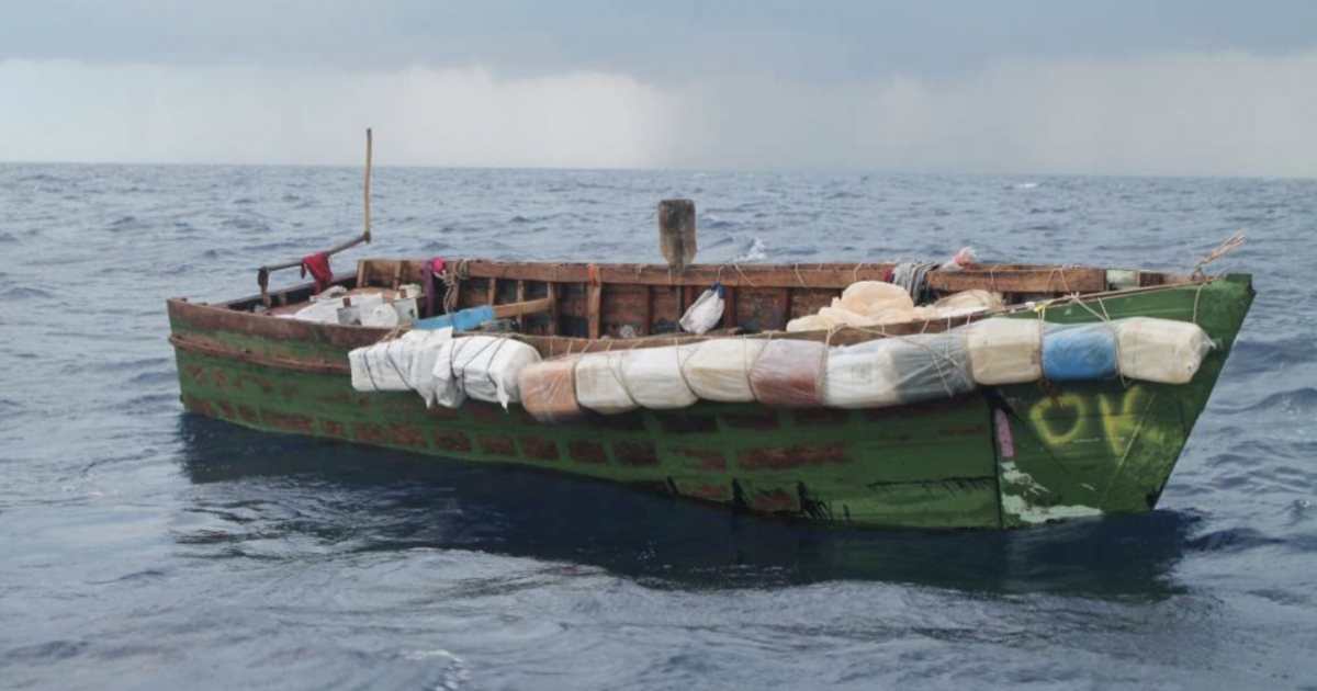 Embarcación interceptada por la Guardia Costera © Twitter / USCG