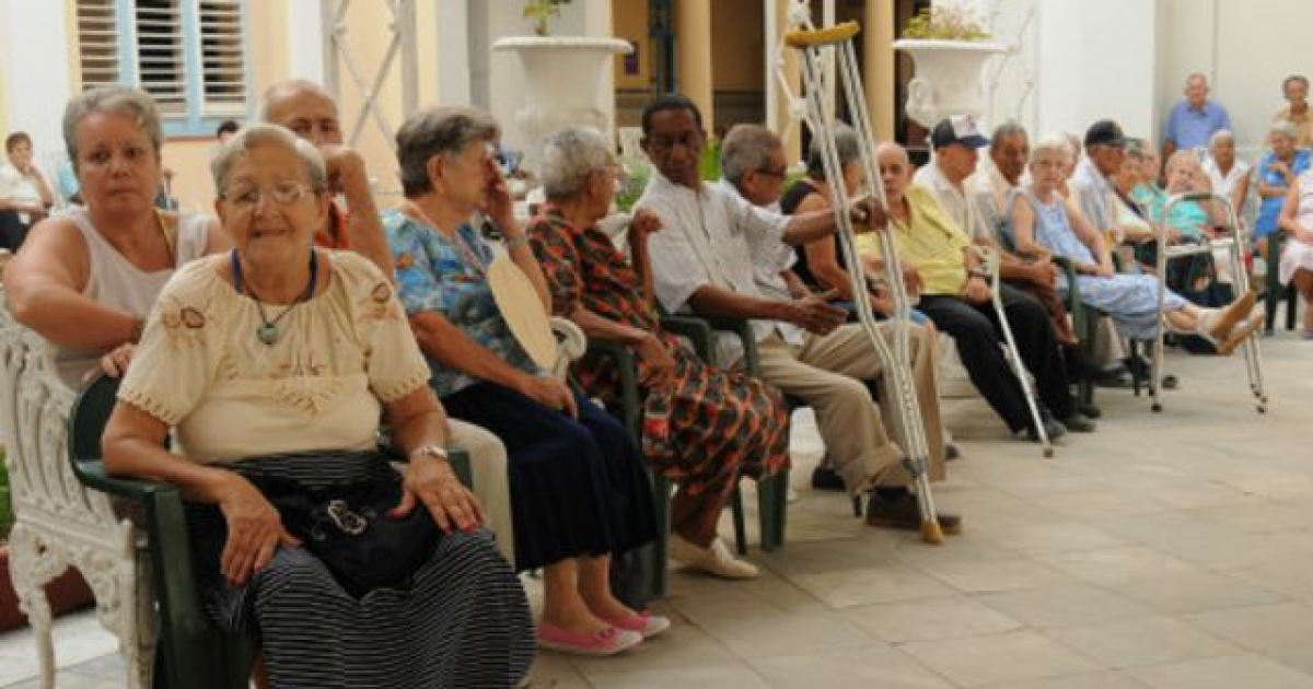 Grupo de mayores cubanos © Rachel Pérez