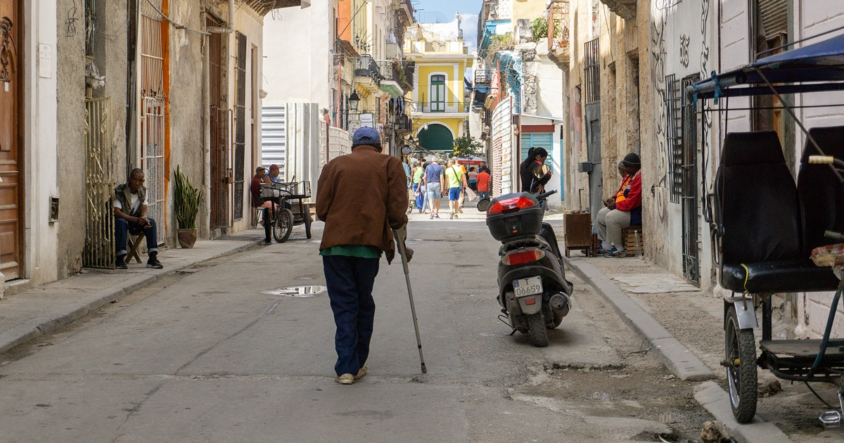 Anciano en Cuba © CiberCuba