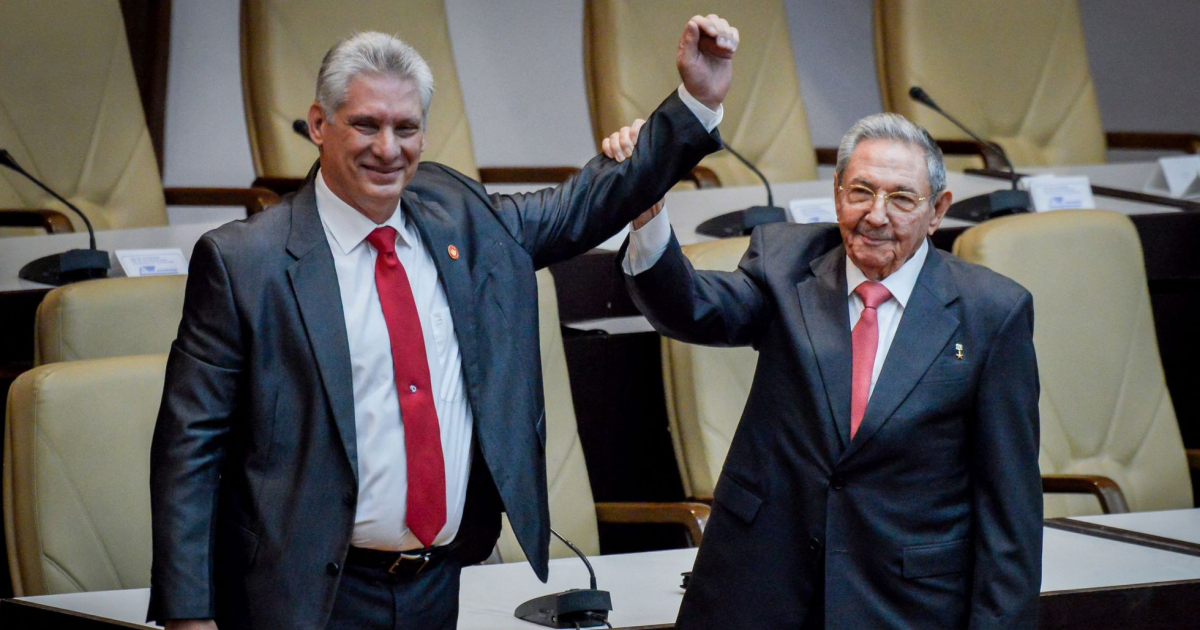 Miguel Díaz-Canel y Raúl Castro © Estudios Revolución